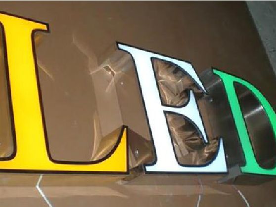 乐业介绍LED招牌的基础知识。
